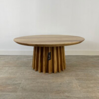 Mesa Centro en Acacia Marks