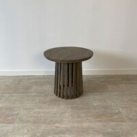 Mesa Auxiliar en Mango Oscura