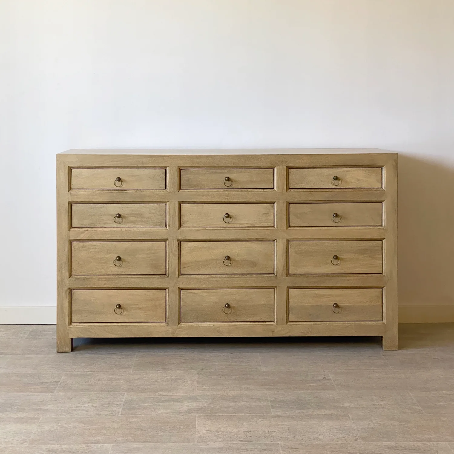 Cómoda de 12 Cajones en Mango Rustic