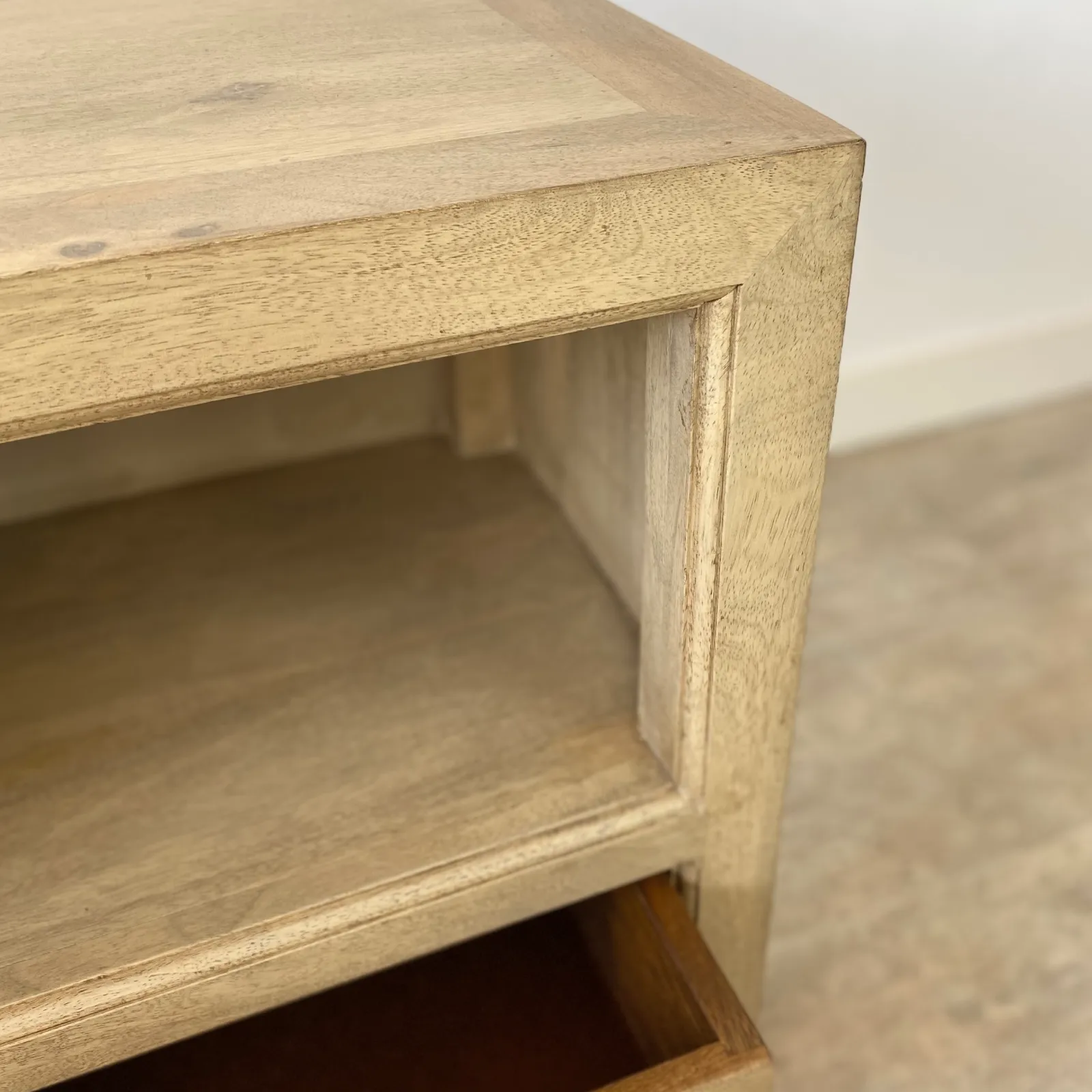 Mesita de Noche con Hueco y Cajón en Mango Rustic - Imagen 4